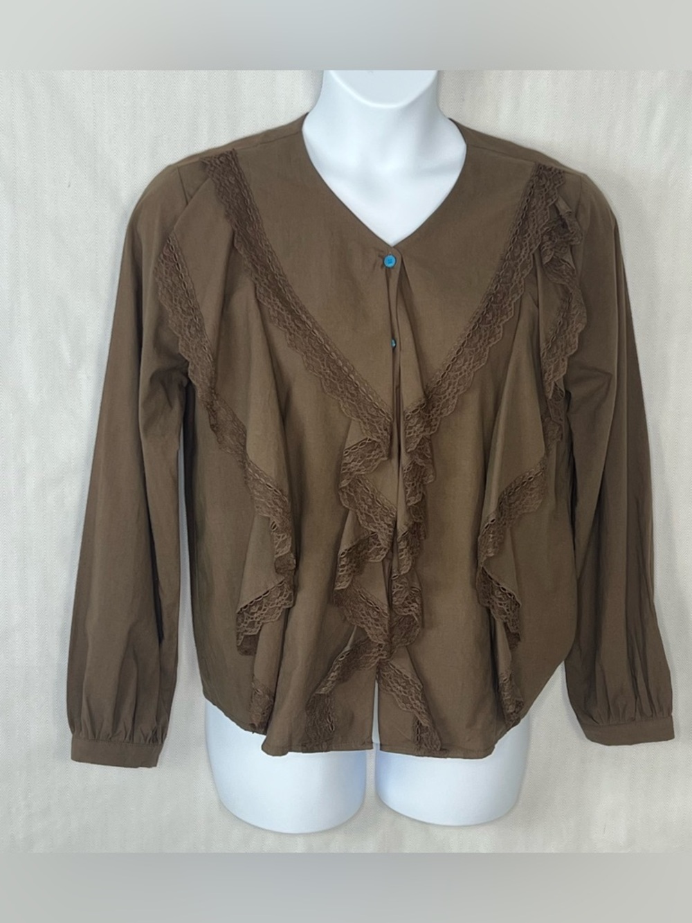 Remi Blouse Brown Long Sleeve Lace Ruffle Details Blue Accent Buttons V Neck L👍
